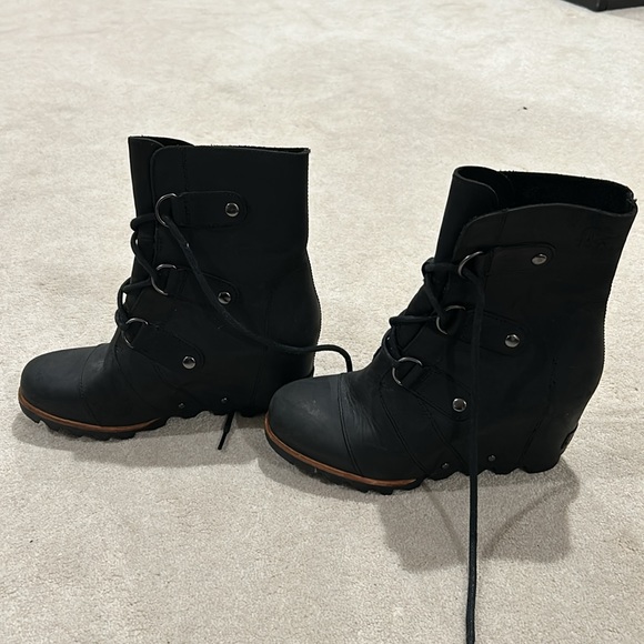 Sorel boots, black size 7 - Picture 2 of 5